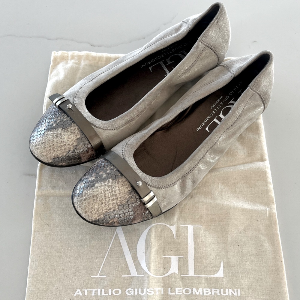 AGL Attilio Giusti Leombruni - Suede
Captoe Buckle Ballet Flats - Size EU 39